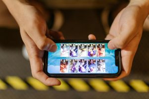 Người dùng đăng nhập game trên điện thoại trước khi vào bắn cá
