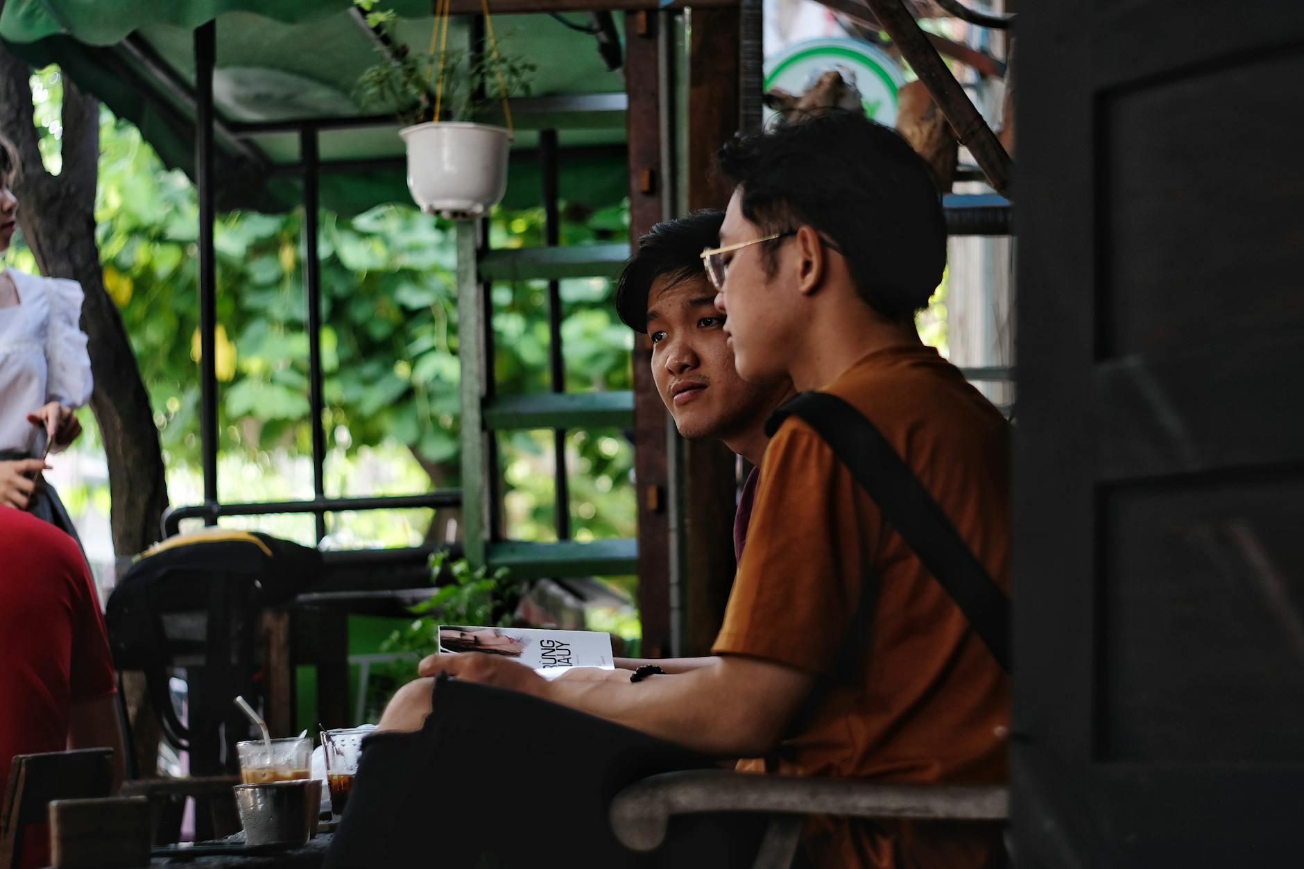 Người chơi xem bảng trả thưởng và điều kiện jackpot trong game