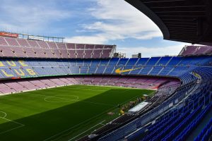 Khung cảnh một trận đấu La Liga trên sân vận động vào buổi tối