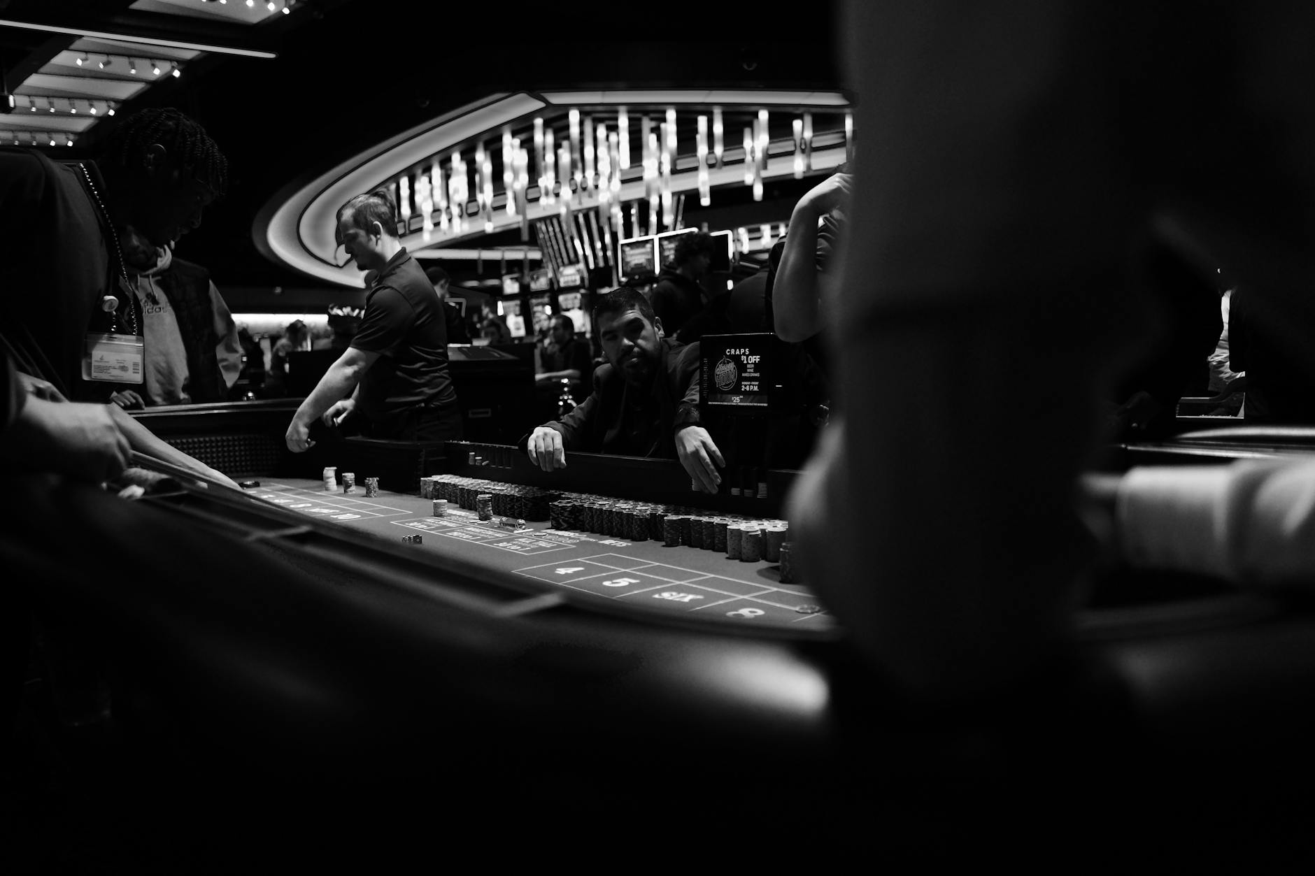 Người dùng truy cập game nổ hũ trên điện thoại bằng giao diện tối ưu di động